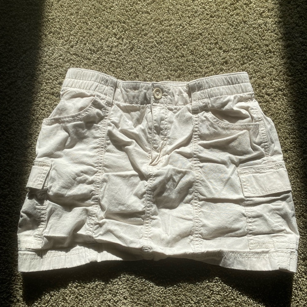 Hollister Cream High-Rise Skirt